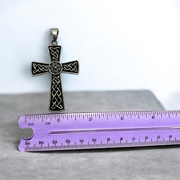 Large Men’s316L Surgical Stainless Steel Irish Celtic Cross Pendant Necklace - Picture 2 of 3